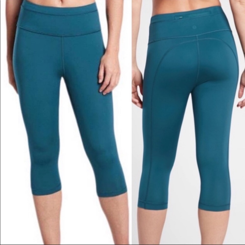 Athleta Accelerate Crop in Teal